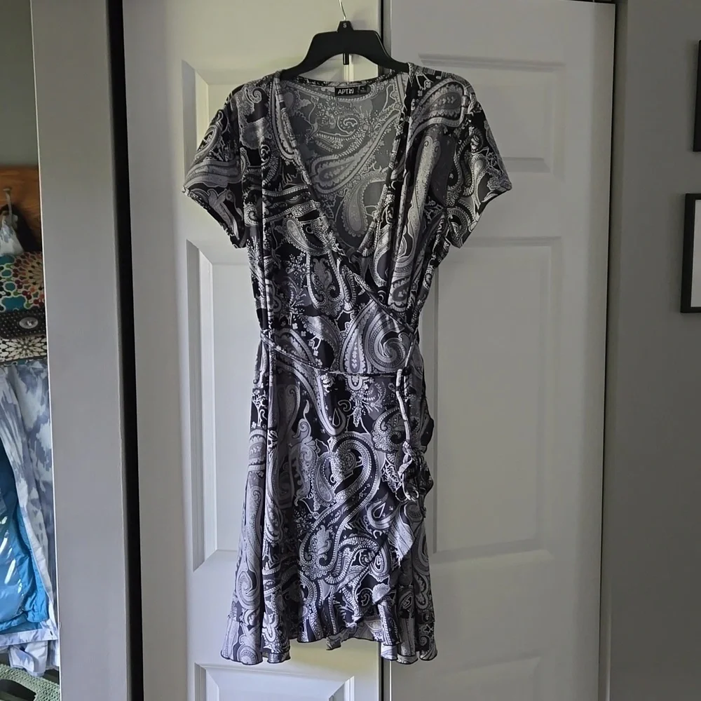 Dress - Picture 6 of 7